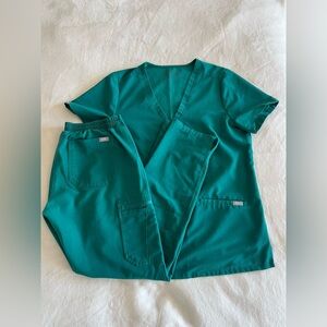 Figs Scrubs size Small in Green